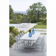 AMAKA - Table 200/300X105cm - pied blanc - plateau HPL aspect béton ciré - LES JARDINS