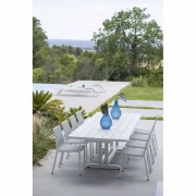 AMAKA - Table 200/300X105cm - pied blanc - plateau HPL aspect béton ciré - LES JARDINS