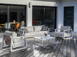 Set LEATHER chassis aluminium CREME composé d'un canapé 3 places 2 fauteuils et une table basse Océo
