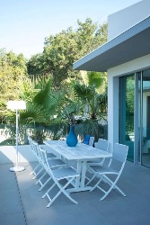 Table balcon AMAKA extensible structure aluminium BLANC et plateau latté en HPL Les Jardins