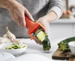 Eplucheur avec protection de lame intégrée julienne Joseph