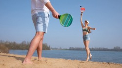 Set de 2 raquettes Beach Tennis + 2 balles dans un filet de transport Remember