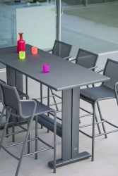 Table haute KOTON Black Fenix structure alu GRIS SPACE plateau lattes larges en HPL Les Jardins