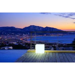 CUBE LUMINEUX MULTICOLORE SUR BATTERIE