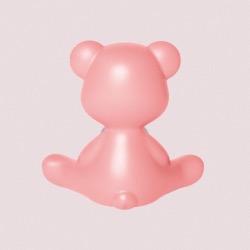 Lampe TEDDY GIRL en polyethylène coloris rose clair L35XP21XH32cm design Stefano Giovanni