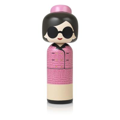 Poupée Kokeshi JACKIE peinte à la main,en bois de hêtre H 14.5 cm 