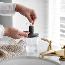 Distributeur de savon liquide 250ml FLOW gris nature recyclé Koziol