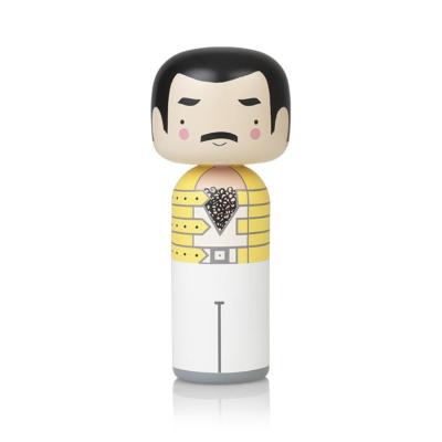 Poupée Kokeshi FREDDIE peinte à la main,en bois de hêtre H 14.5 cm