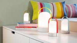 Lampe URI Celine LED, lumiere blanc chaud (3000 kelvin), port USB, cable USB textile Remember