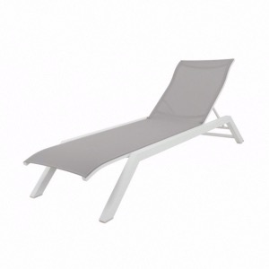 Bain de soleil AMAKA empilable en aluminium blanc et PVC gris clair - Les Jardins